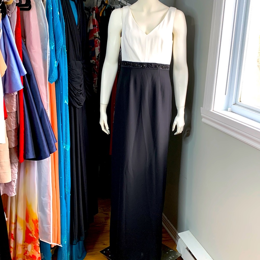 Formal Full Length Dress Gown Black White Beaded New 250$ 8 us Medium